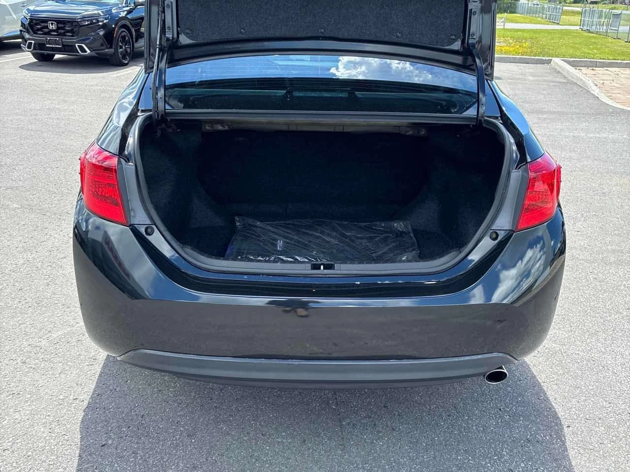 Toyota Corolla * 4dr Sdn Man SE * АВТОКРЕДИТ БЕЗ ПЪРВОНАЧАЛНА , снимка 16 - Автомобили и джипове - 55070235