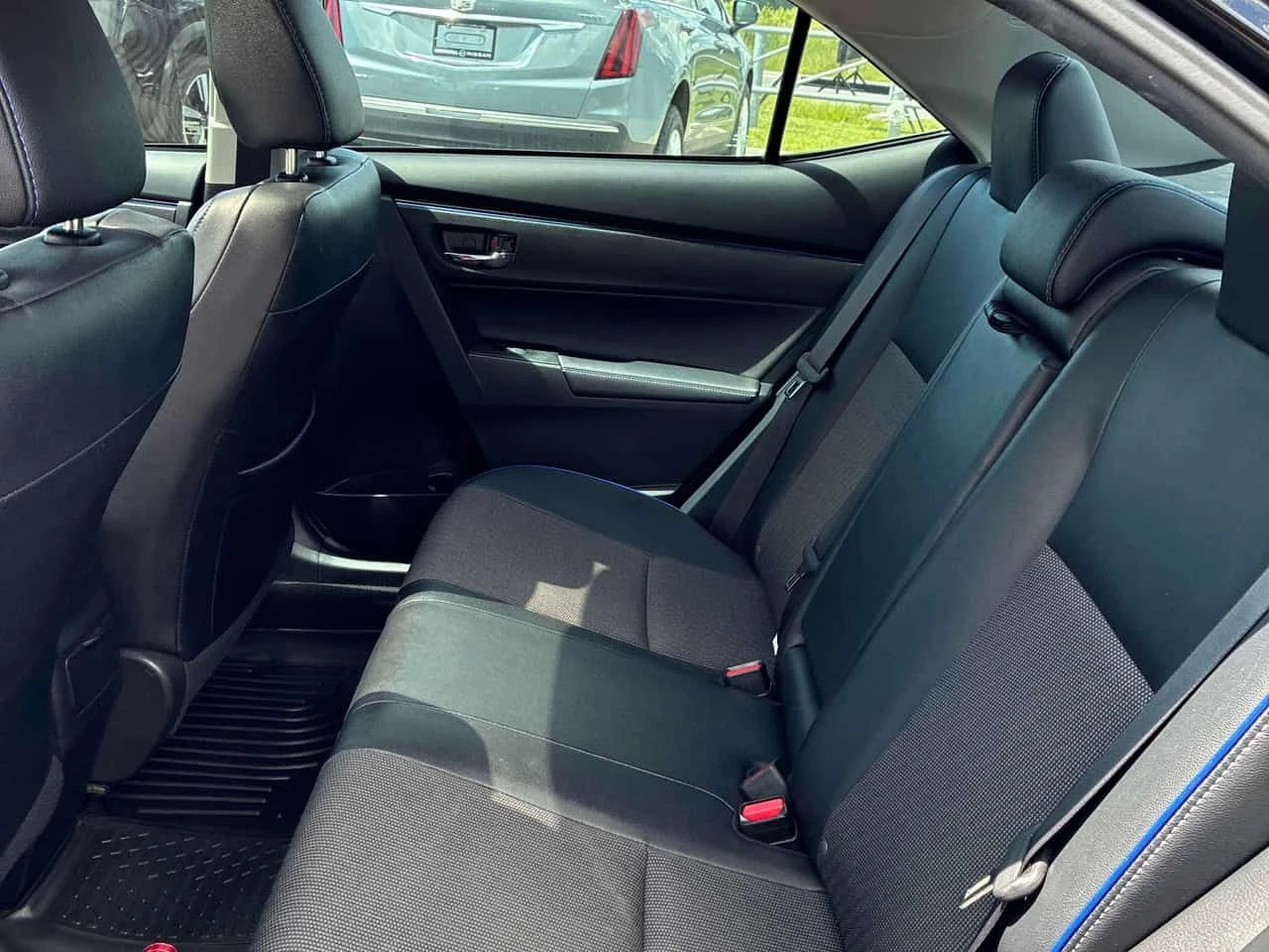 Toyota Corolla * 4dr Sdn Man SE * АВТОКРЕДИТ БЕЗ ПЪРВОНАЧАЛНА , снимка 15 - Автомобили и джипове - 55070235