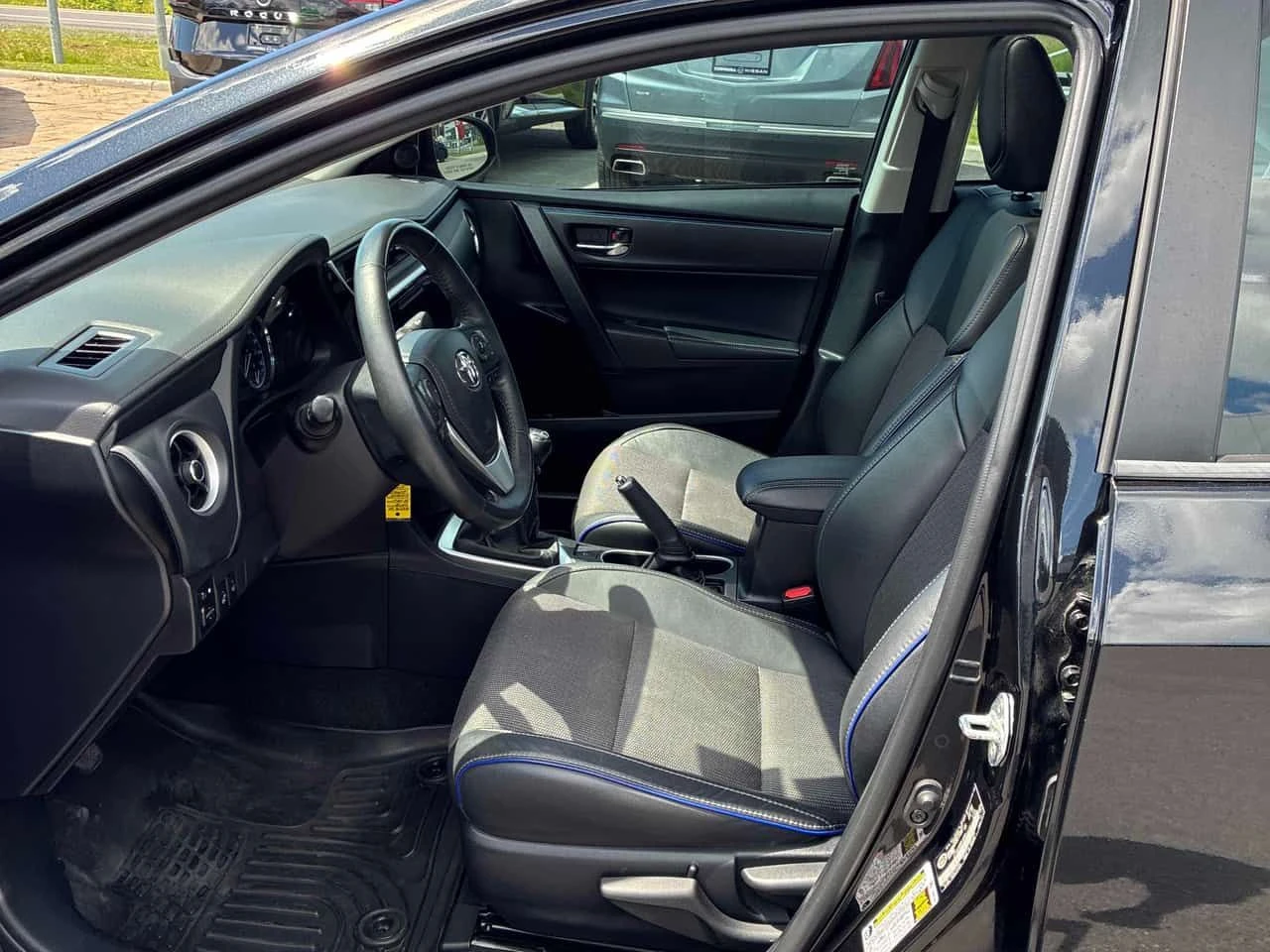 Toyota Corolla * 4dr Sdn Man SE * АВТОКРЕДИТ БЕЗ ПЪРВОНАЧАЛНА , снимка 12 - Автомобили и джипове - 55070235