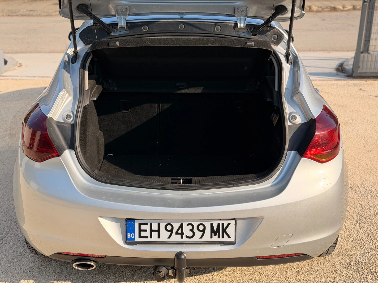 Opel Astra 2.0 CDTI, снимка 13 - Автомобили и джипове - 56247963