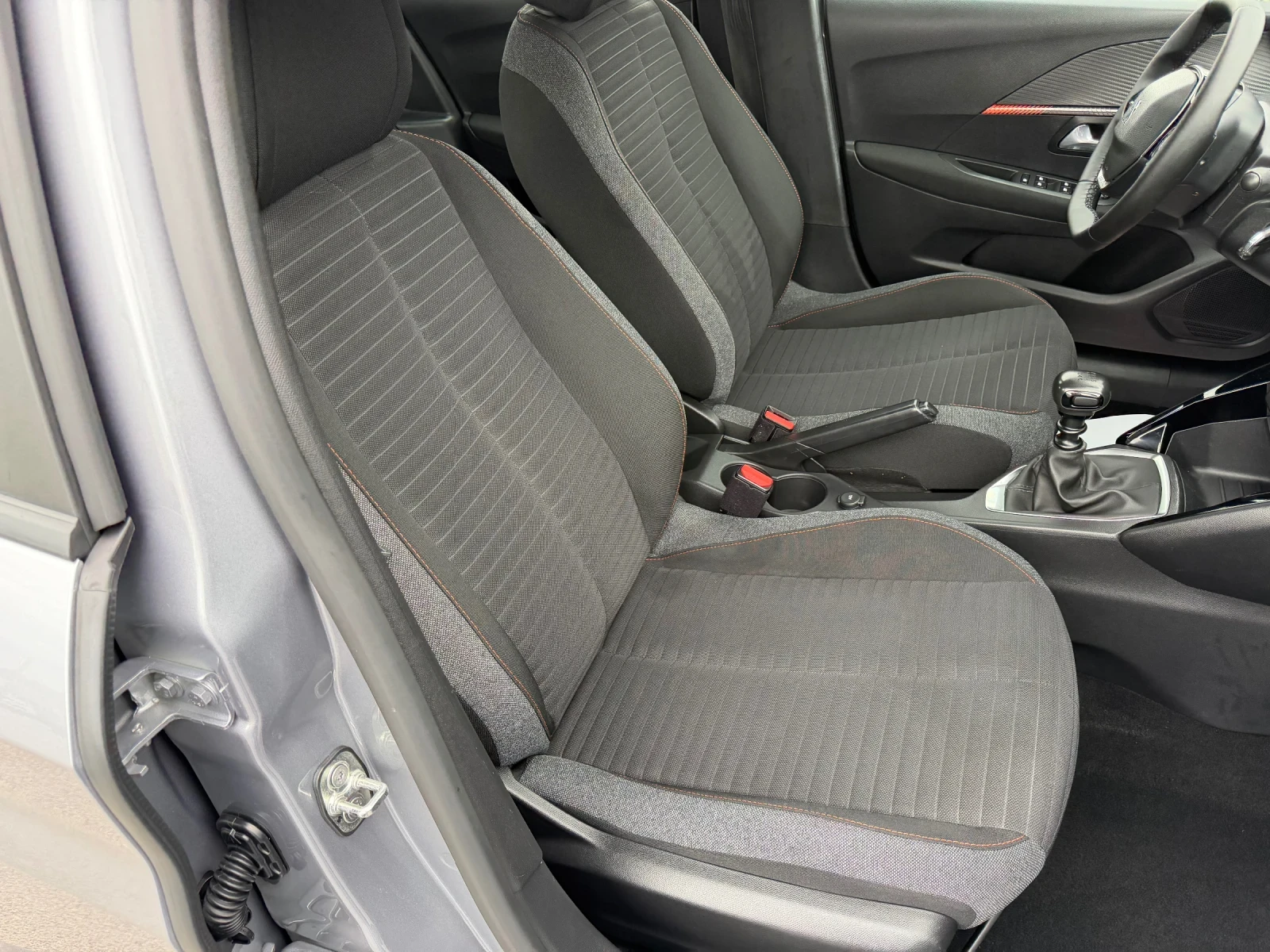 Peugeot 208 1.5 BlueHDI, снимка 10 - Автомобили и джипове - 56258162