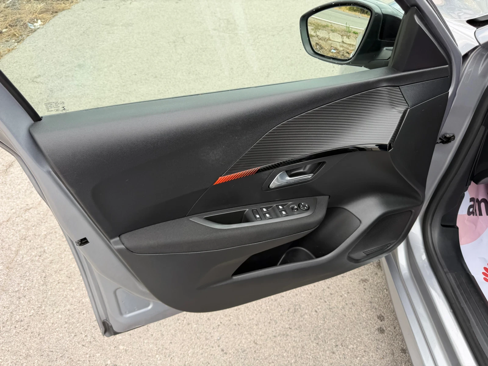 Peugeot 208 1.5 BlueHDI, снимка 15 - Автомобили и джипове - 56258162
