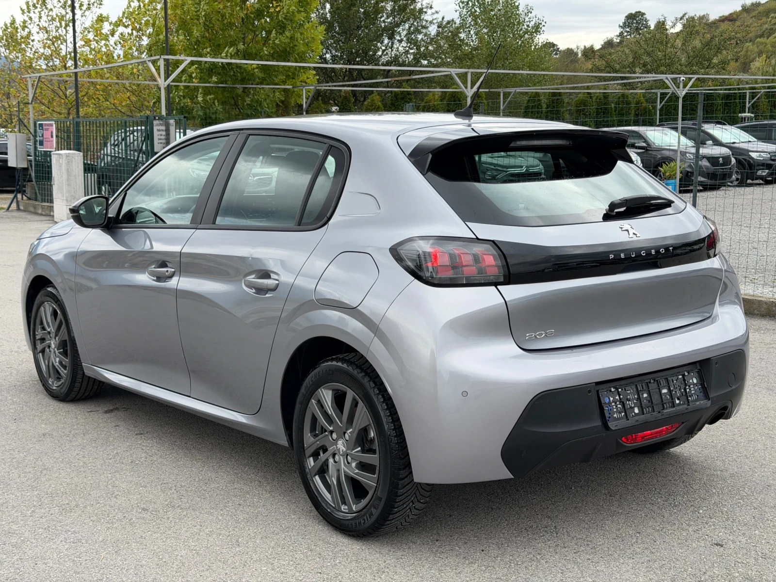 Peugeot 208 1.5 BlueHDI, снимка 4 - Автомобили и джипове - 56258162