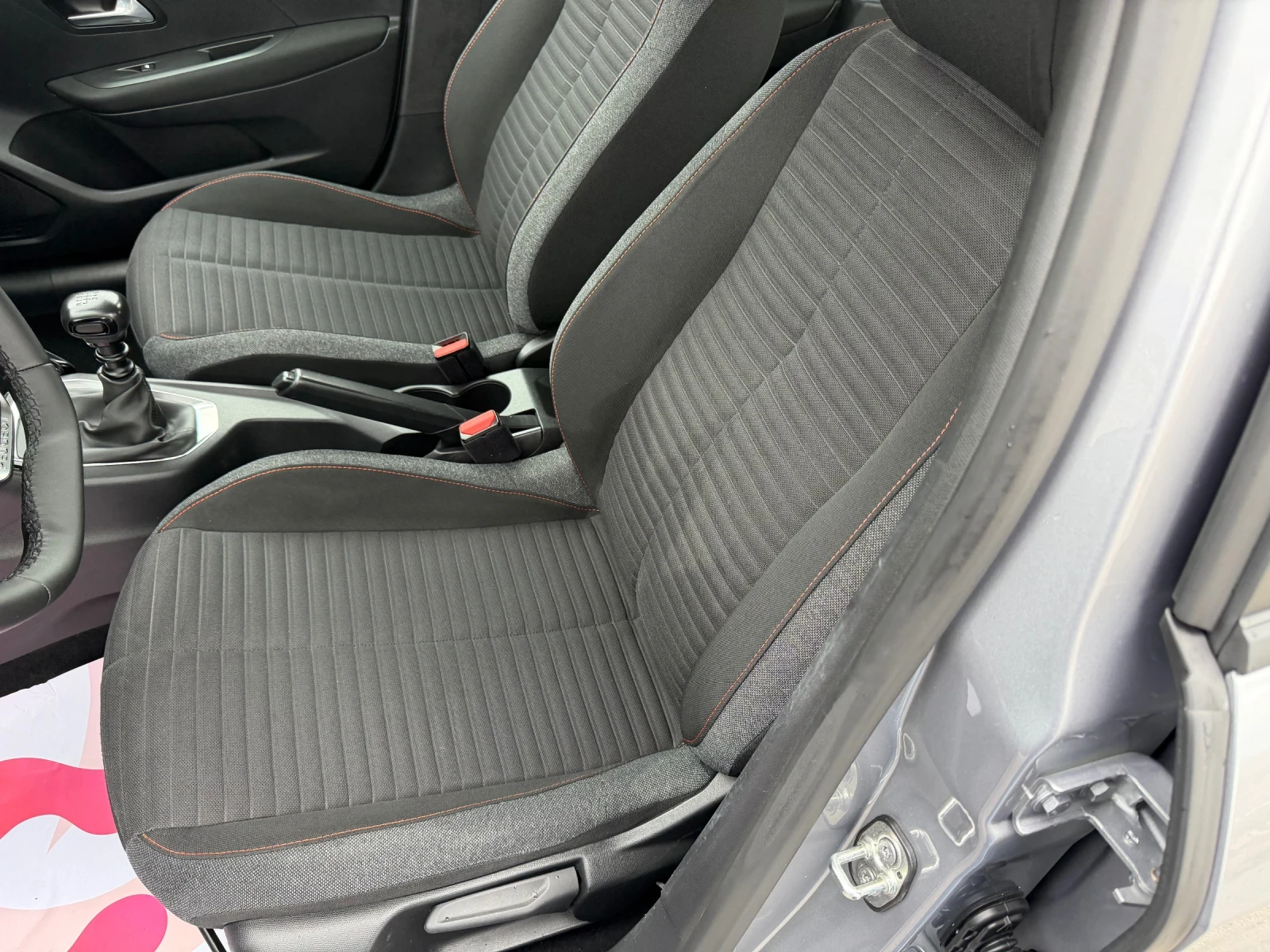 Peugeot 208 1.5 BlueHDI, снимка 12 - Автомобили и джипове - 56258162