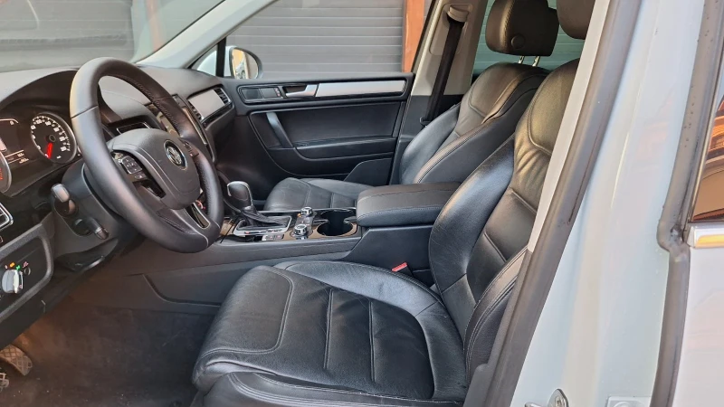 VW Touareg 3.0  BLUMOTION, снимка 10 - Автомобили и джипове - 51912036