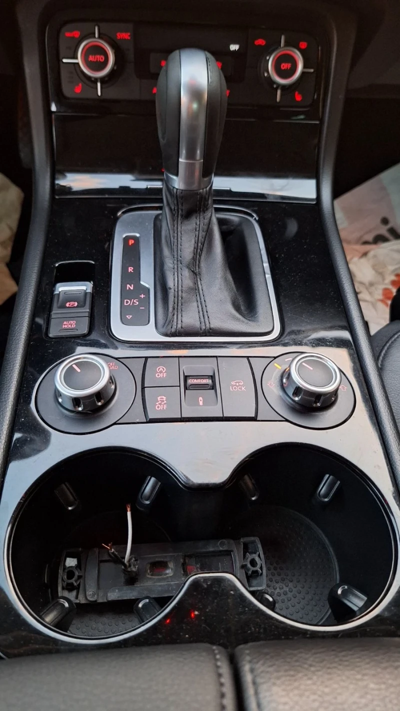 VW Touareg 3.0  BLUMOTION, снимка 12 - Автомобили и джипове - 51912036