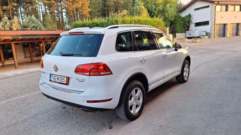 VW Touareg 3.0  BLUMOTION, снимка 4 - Автомобили и джипове - 51912036