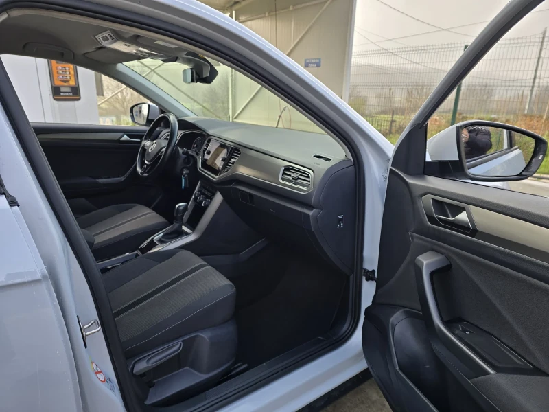 VW T-Roc 2.0TDI STYLE 150к.с DSG  Топ състояние , снимка 13 - Автомобили и джипове - 52664271