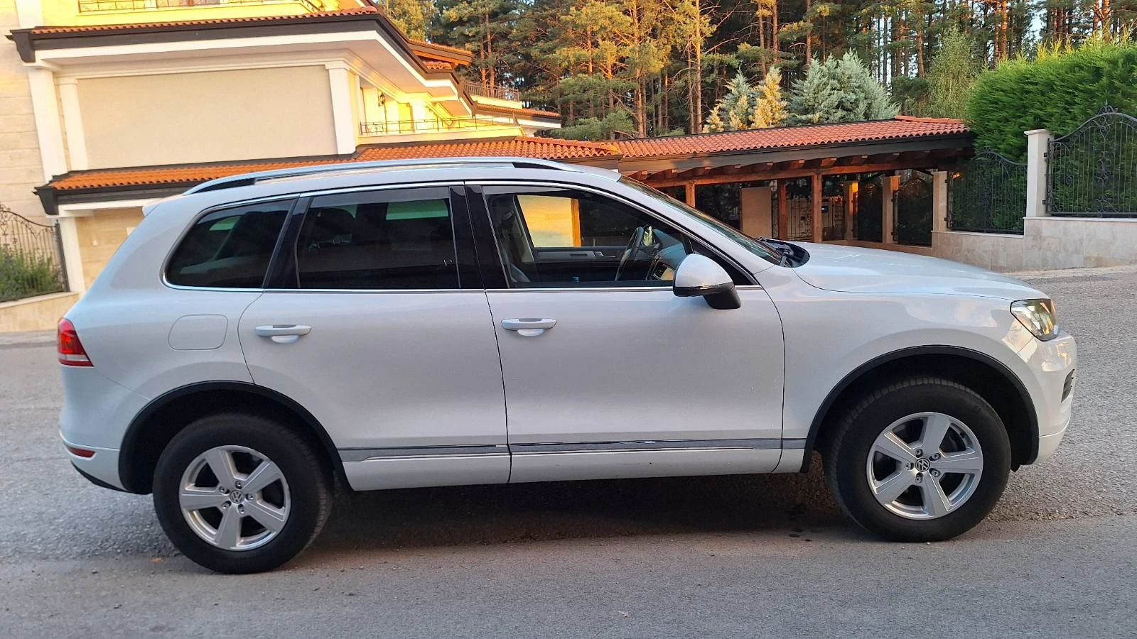 VW Touareg 3.0 204 BLUMOTION - изображение 3