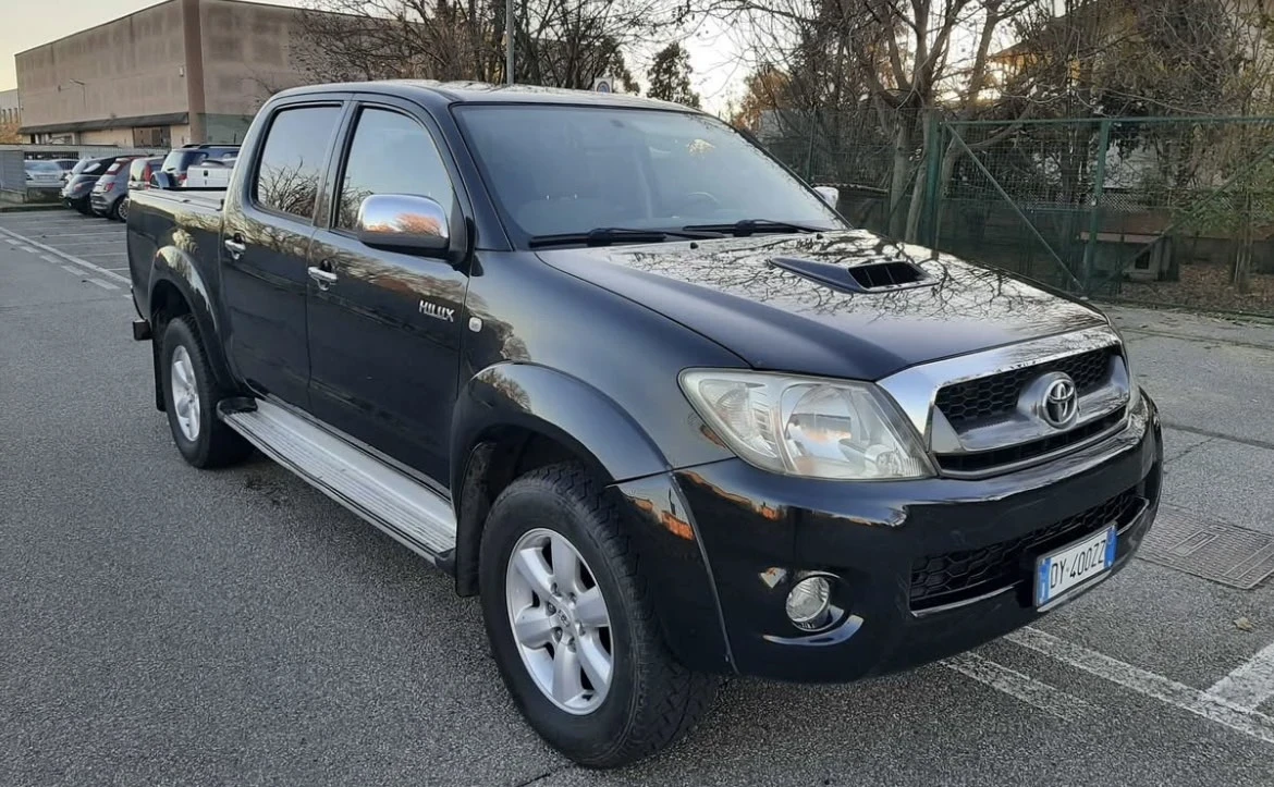 Toyota Hilux Спешно!, снимка 3 - Автомобили и джипове - 53864034