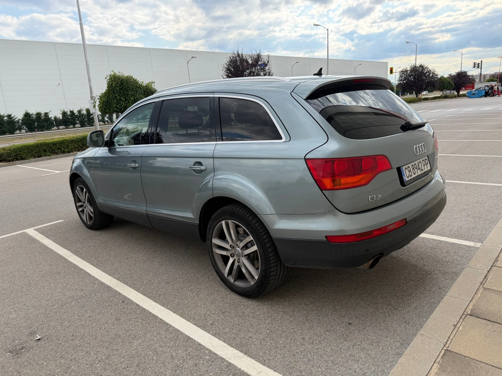 Audi Q7 4.2 FSI V8 | 7 места | ПАНОРАМА | Bose | Обслужена, снимка 2 - Автомобили и джипове - 55367297