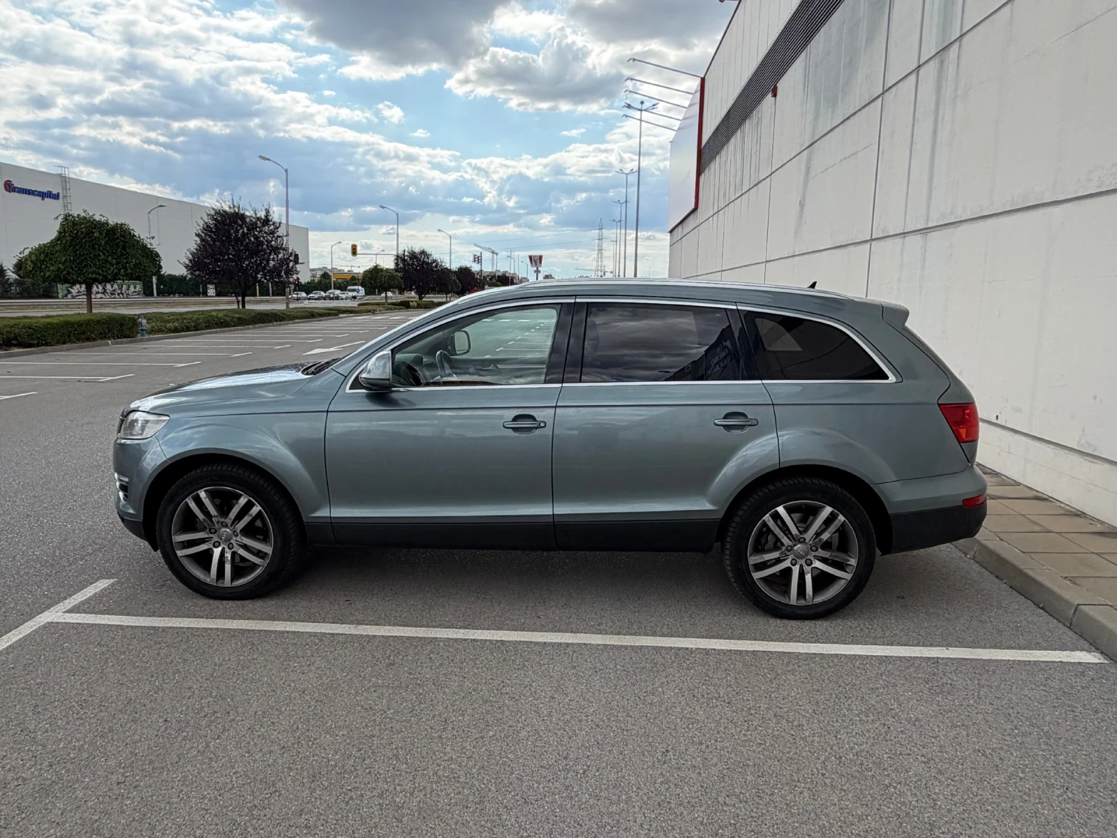 Audi Q7 4.2 FSI V8 | 7 места | ПАНОРАМА | Bose | Обслужена, снимка 4 - Автомобили и джипове - 55367297