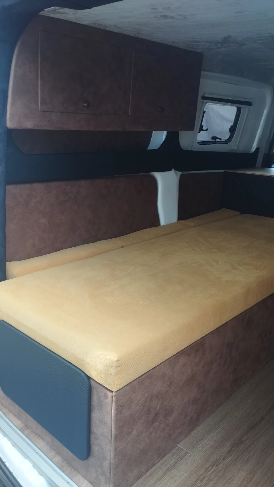 Кемпер Ford Transit Custom, снимка 12 - Каравани и кемпери - 55276699
