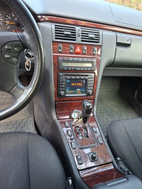 Mercedes-Benz E 260 210K, снимка 9