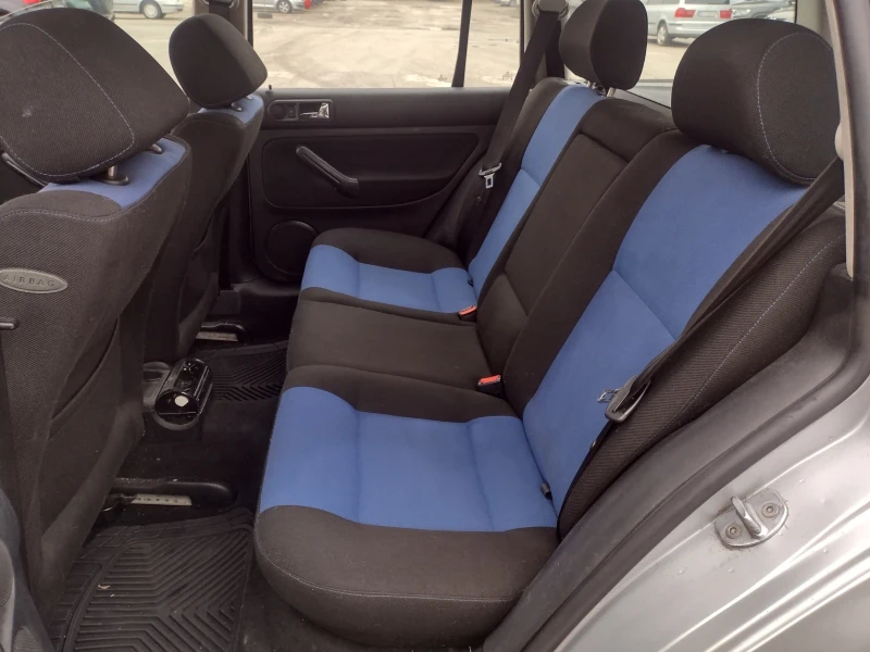 VW Golf 1.9tdi-90, снимка 10 - Автомобили и джипове - 48347622