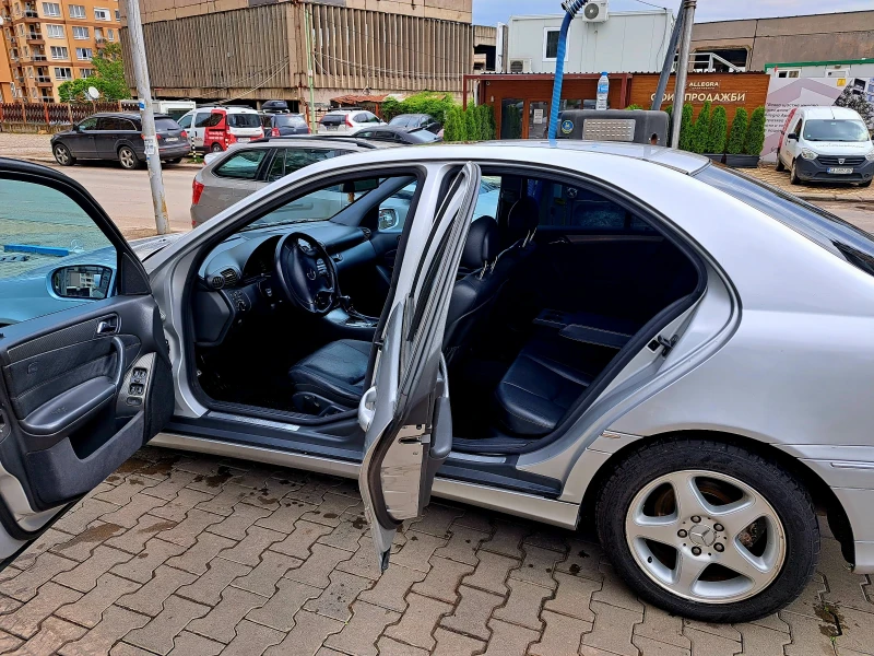 Mercedes-Benz C 220, снимка 9 - Автомобили и джипове - 52998358