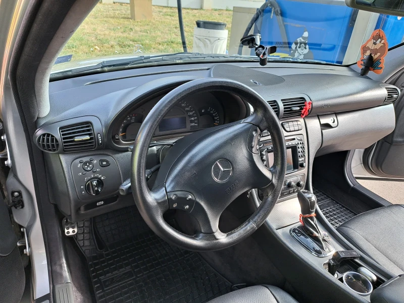 Mercedes-Benz C 220, снимка 3 - Автомобили и джипове - 52998358