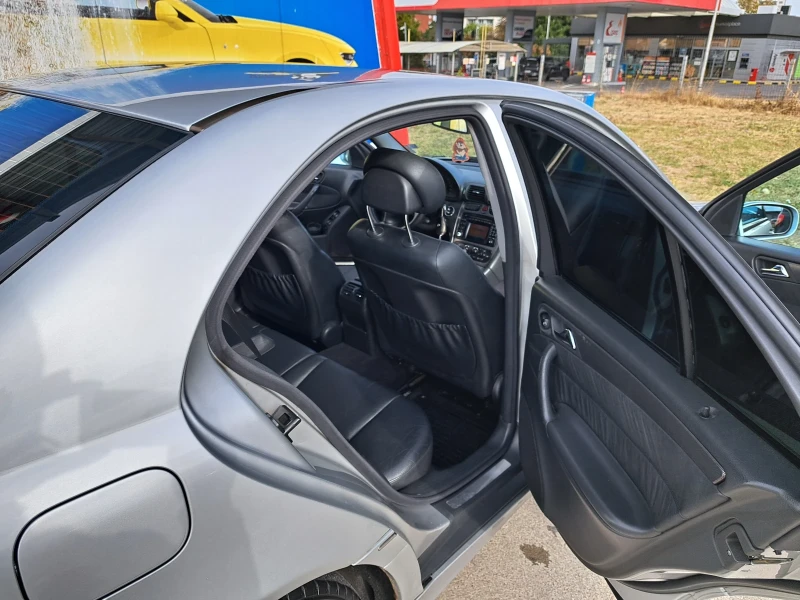 Mercedes-Benz C 220, снимка 5 - Автомобили и джипове - 52998358