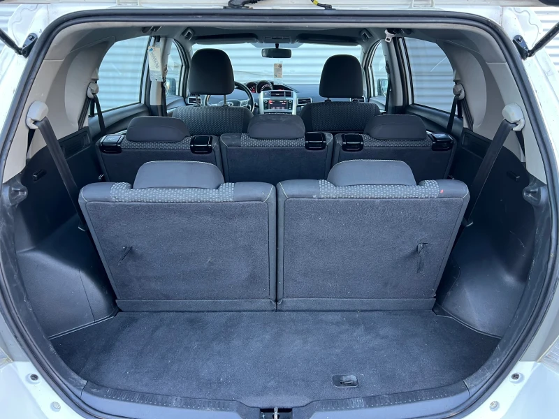 Toyota Verso 2.0D4D 6+ 1 Камера, снимка 10 - Автомобили и джипове - 52424504