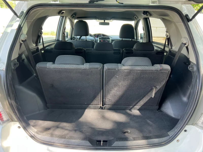 Toyota Verso 2.0D4D 6+ 1 Камера, снимка 10 - Автомобили и джипове - 52424504