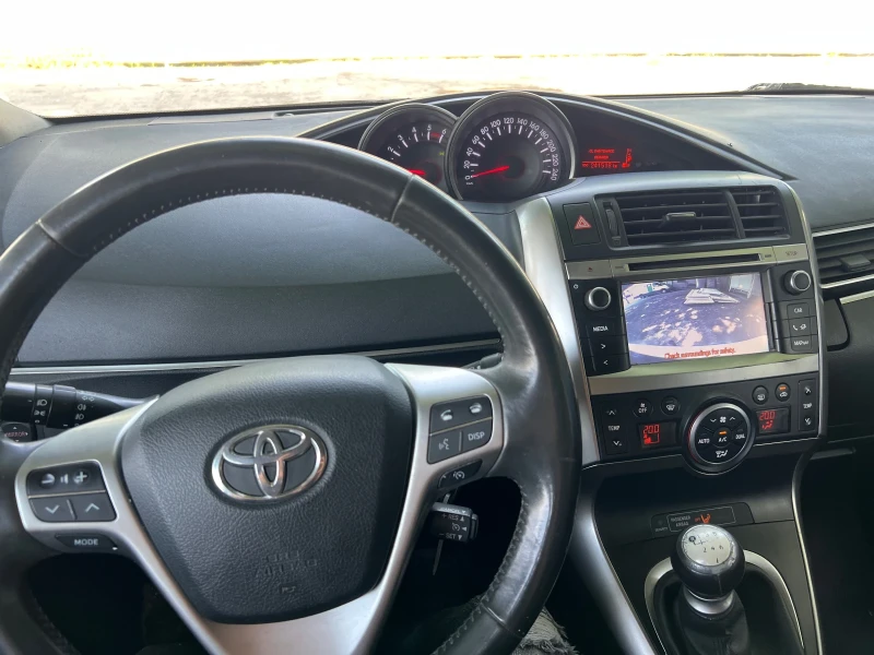 Toyota Verso 2.0D4D 6+ 1 Камера, снимка 8 - Автомобили и джипове - 52424504