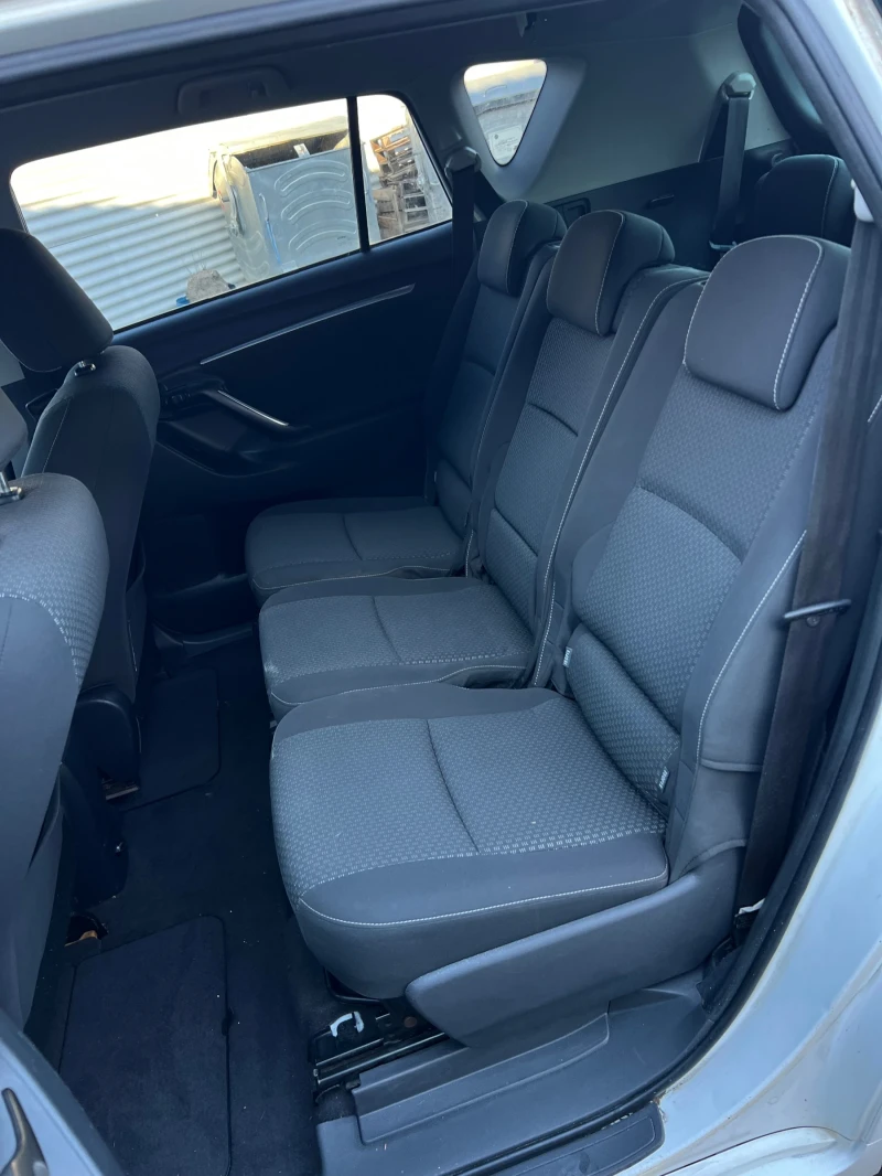 Toyota Verso 2.0D4D 6+ 1 Камера, снимка 9 - Автомобили и джипове - 52424504