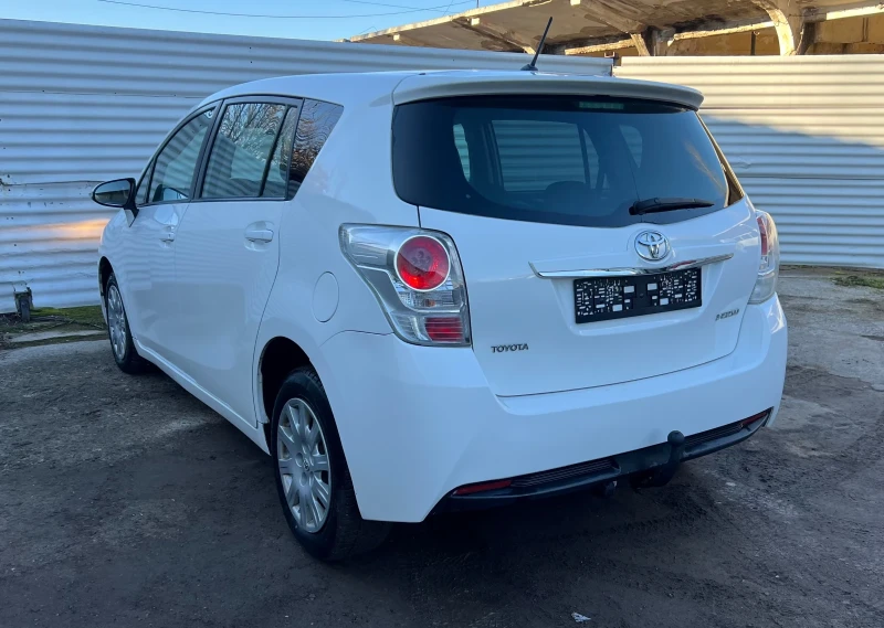Toyota Verso 2.0D4D 6+ 1 Камера, снимка 6 - Автомобили и джипове - 52424504