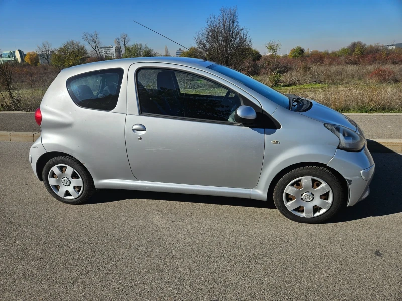 Toyota Aygo Aygo, снимка 4 - Автомобили и джипове - 52519218