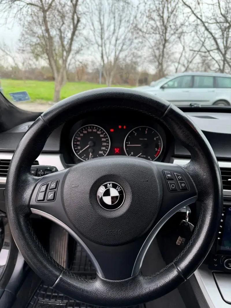 BMW 320, снимка 11 - Автомобили и джипове - 52884862