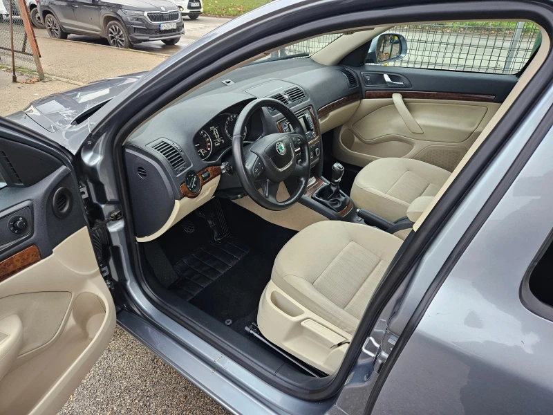 Skoda Octavia 2.0 140кс Нави, снимка 6 - Автомобили и джипове - 53093288