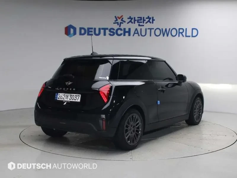 Mini Cooper 4Th Generation Essential, снимка 2 - Автомобили и джипове - 56289024
