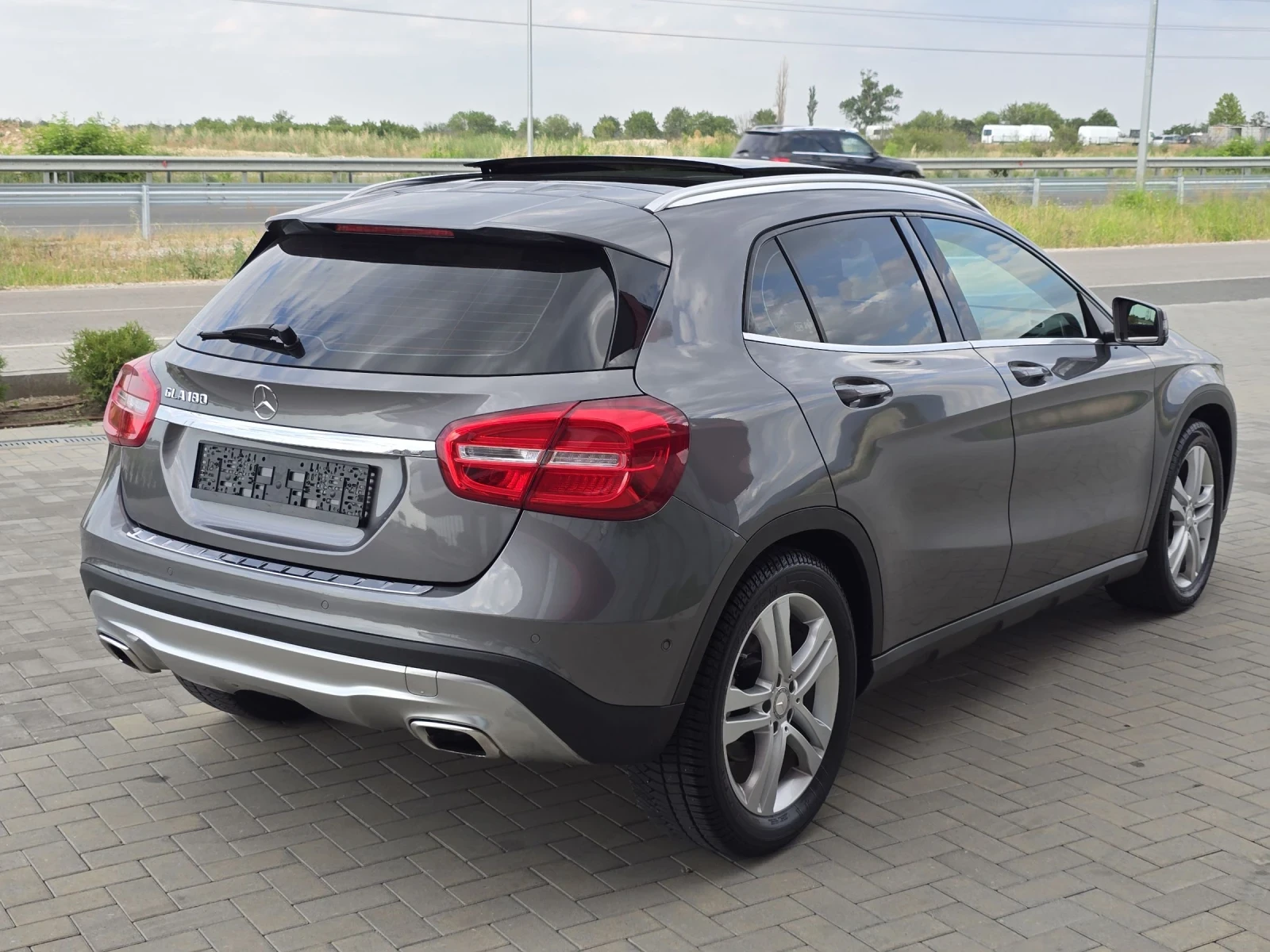 Mercedes-Benz GLA 180 GLA-180-БЕНЗИН/ЕВРО6/АВТОМАТ/ПАНОРАМА/ФУЛ - изображение 4