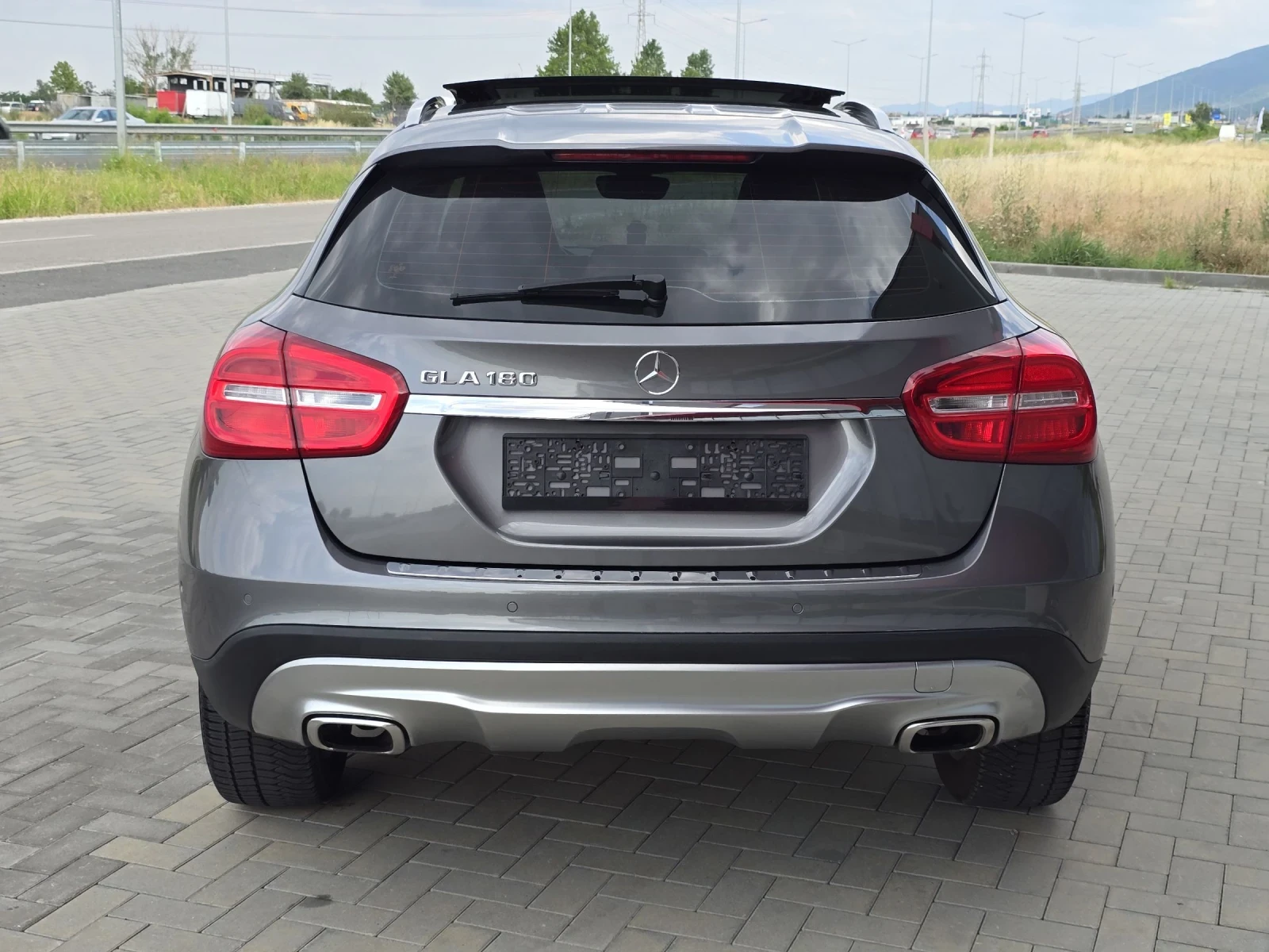 Mercedes-Benz GLA 180 GLA-180-БЕНЗИН/ЕВРО6/АВТОМАТ/ПАНОРАМА/ФУЛ - изображение 6