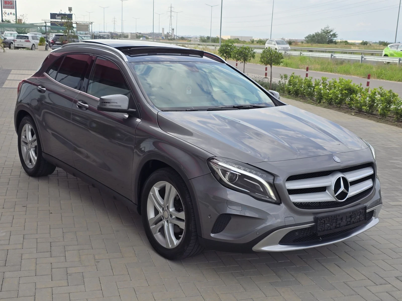 Mercedes-Benz GLA 180 GLA-180-БЕНЗИН/ЕВРО6/АВТОМАТ/ПАНОРАМА/ФУЛ - изображение 3