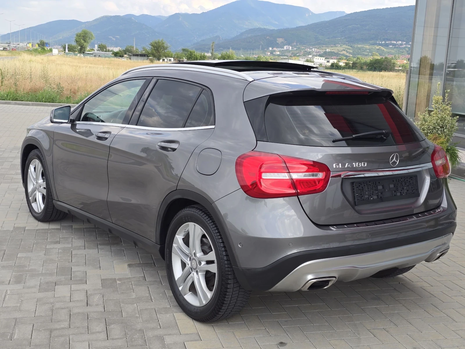 Mercedes-Benz GLA 180 GLA-180-БЕНЗИН/ЕВРО6/АВТОМАТ/ПАНОРАМА/ФУЛ - изображение 5