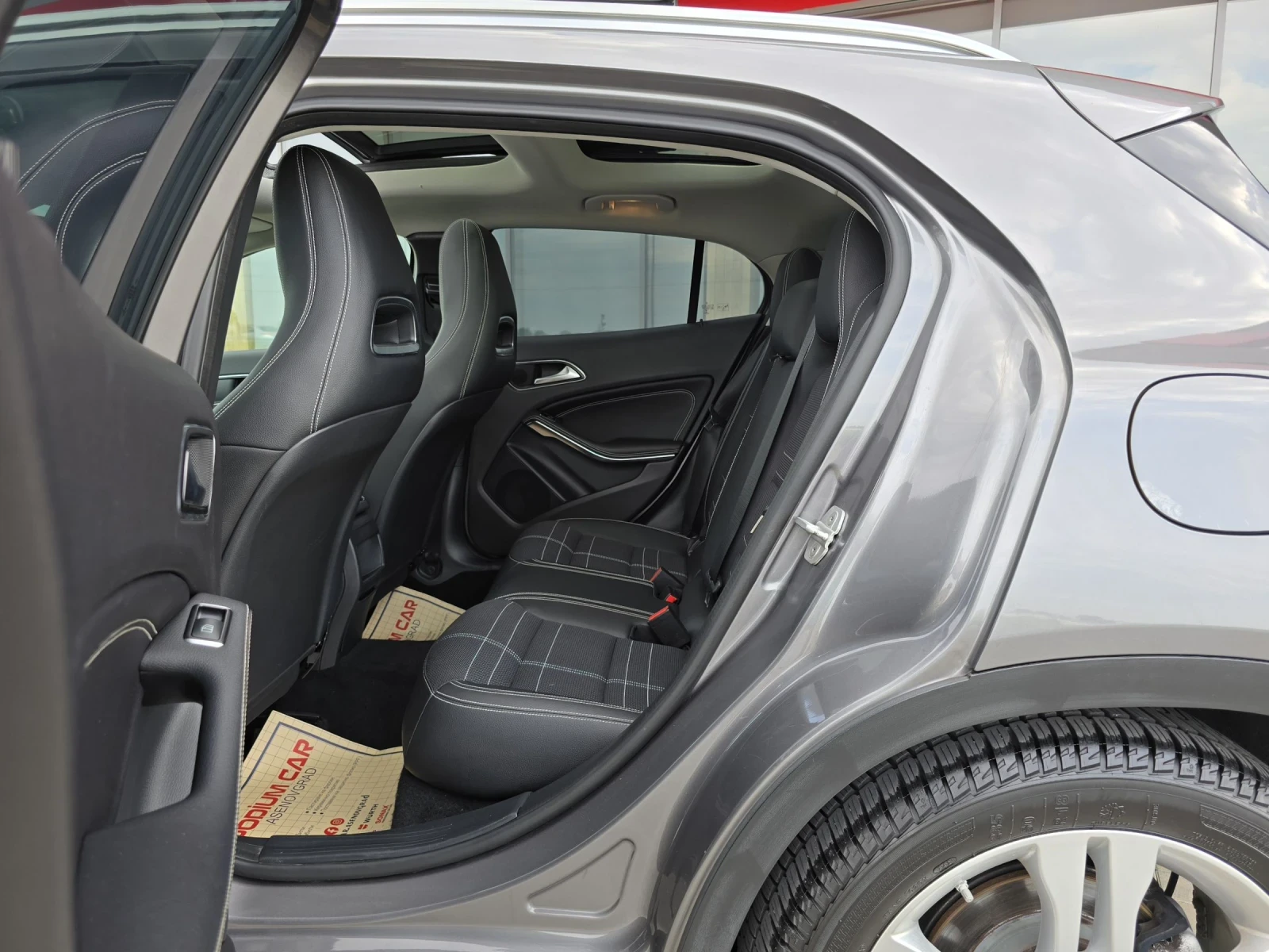Mercedes-Benz GLA 180 GLA-180-БЕНЗИН/ЕВРО6/АВТОМАТ/ПАНОРАМА/ФУЛ - изображение 10