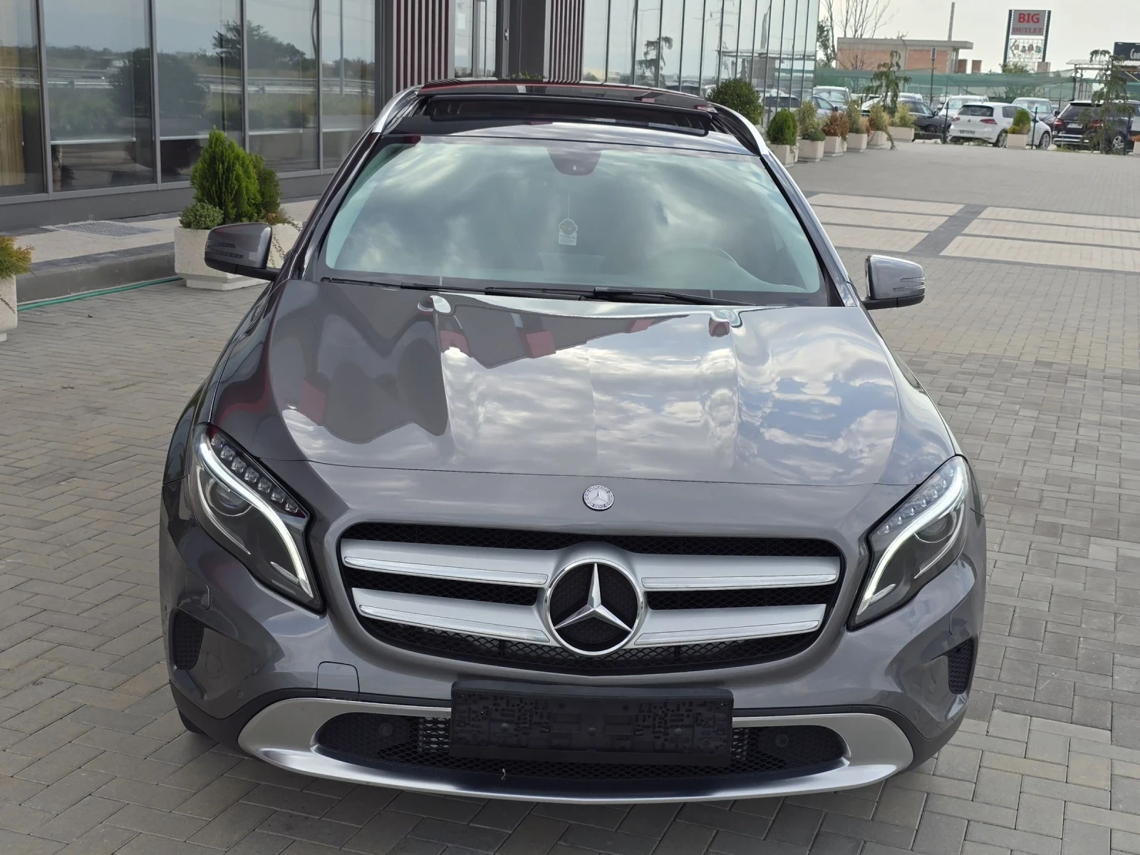 Mercedes-Benz GLA 180 GLA-180-БЕНЗИН/ЕВРО6/АВТОМАТ/ПАНОРАМА/ФУЛ - изображение 2
