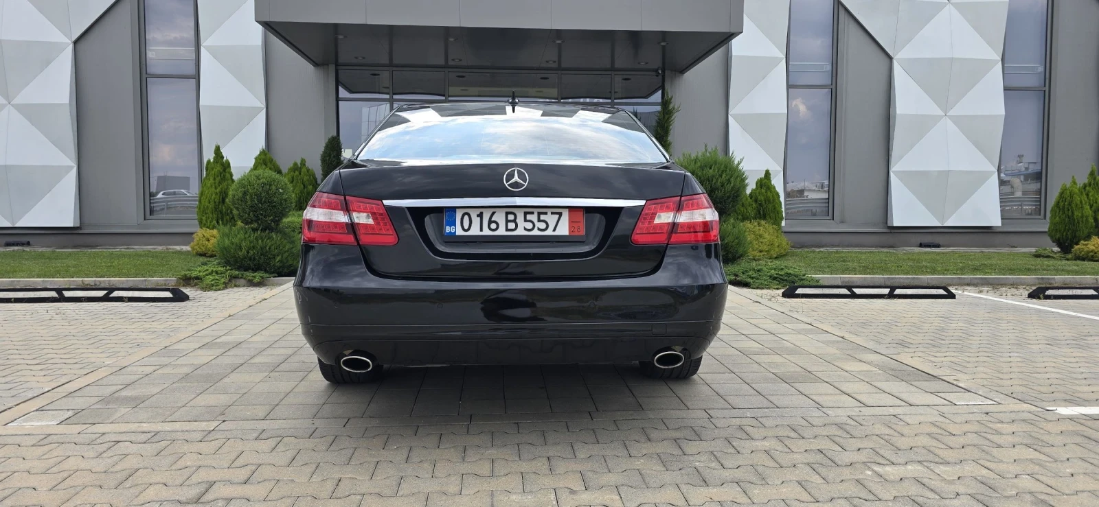 Mercedes-Benz E 350 3.0 ПЕРФЕКТЕН ЛИЗИНГ AMG ПАКЕТ - изображение 5