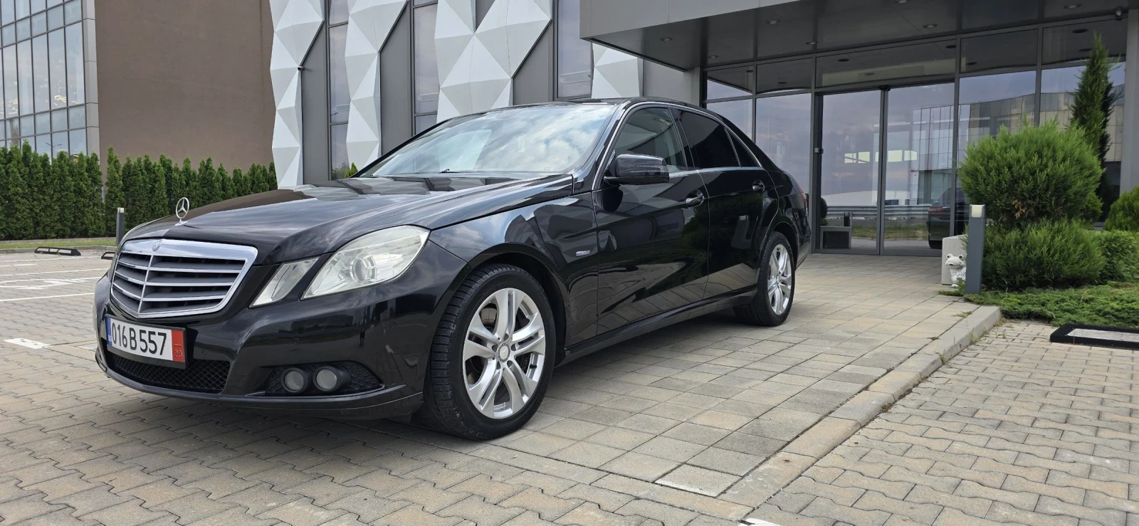 Mercedes-Benz E 350 3.0 ПЕРФЕКТЕН ЛИЗИНГ AMG ПАКЕТ - изображение 3