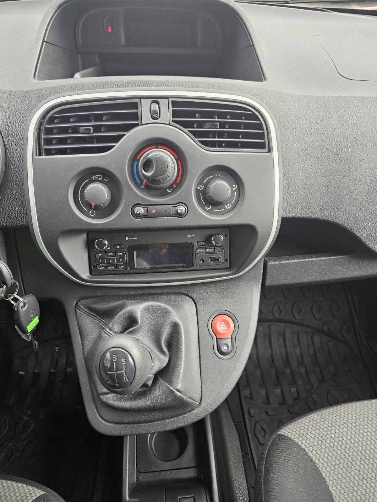 Renault Kangoo Energy dCi 75 к.с. BVM5 - изображение 9