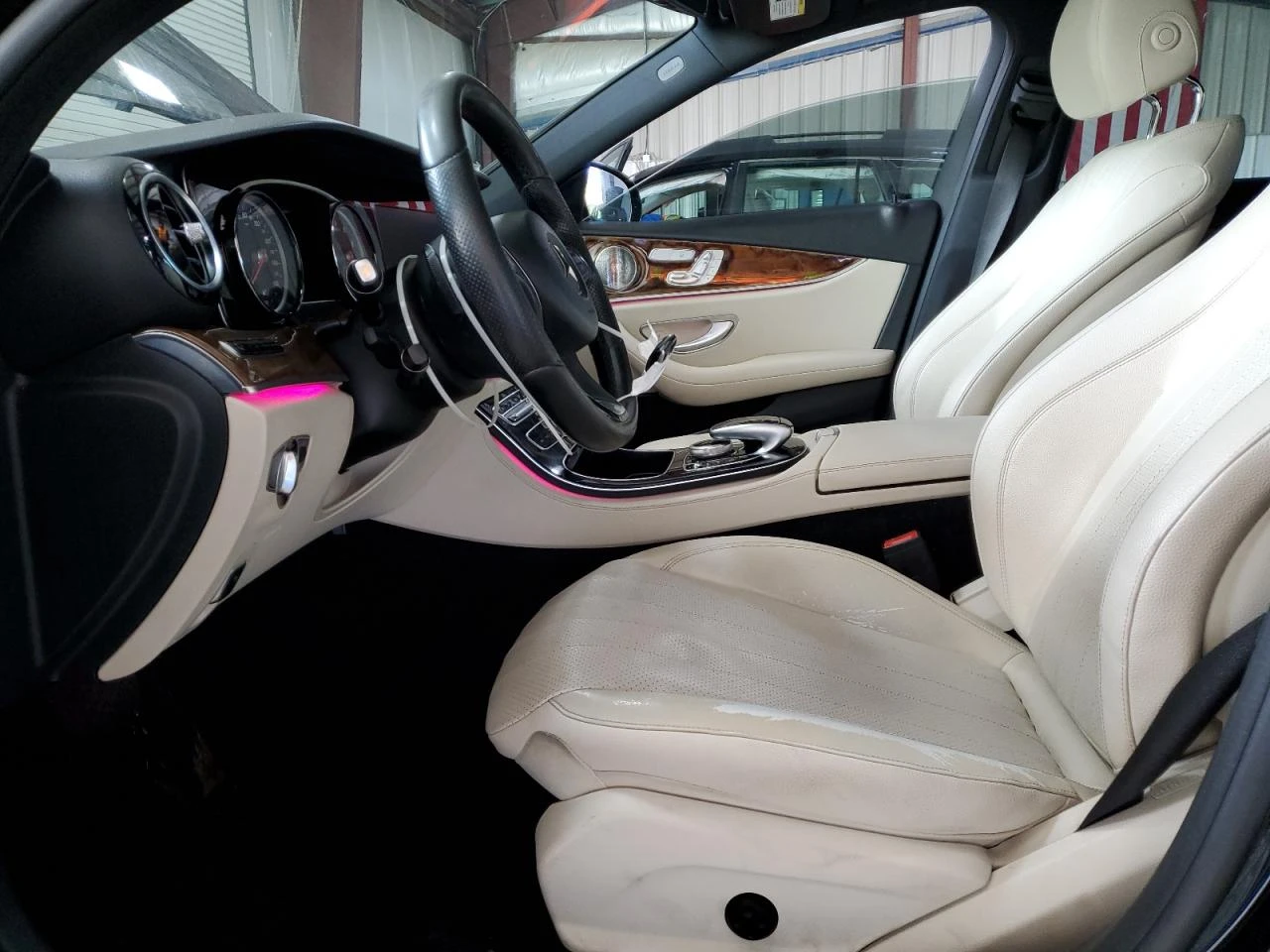 Mercedes-Benz E 300  - изображение 7