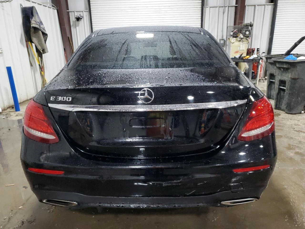 Mercedes-Benz E 300  - изображение 3