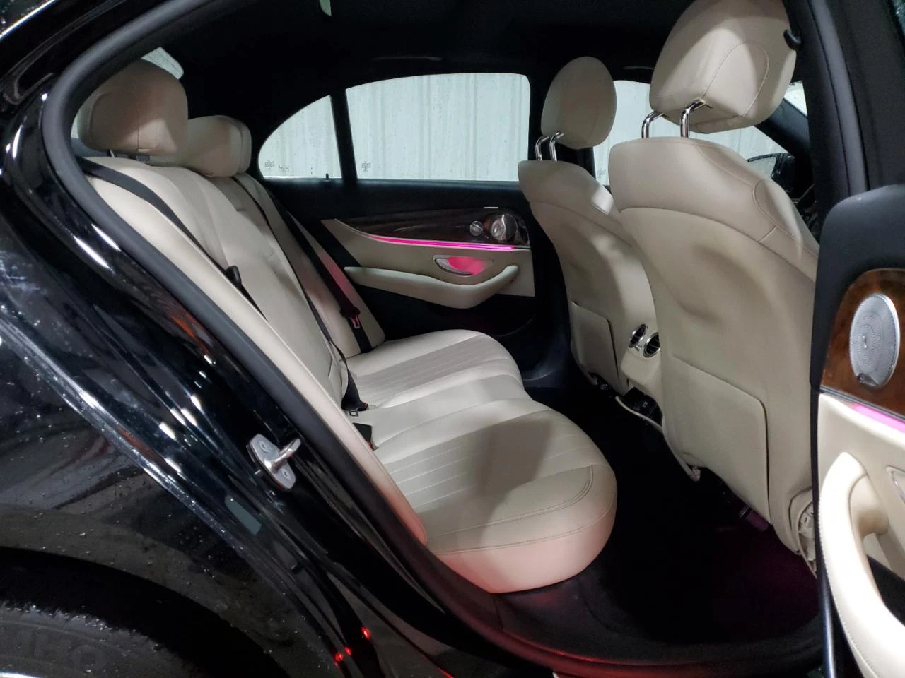 Mercedes-Benz E 300  - изображение 10