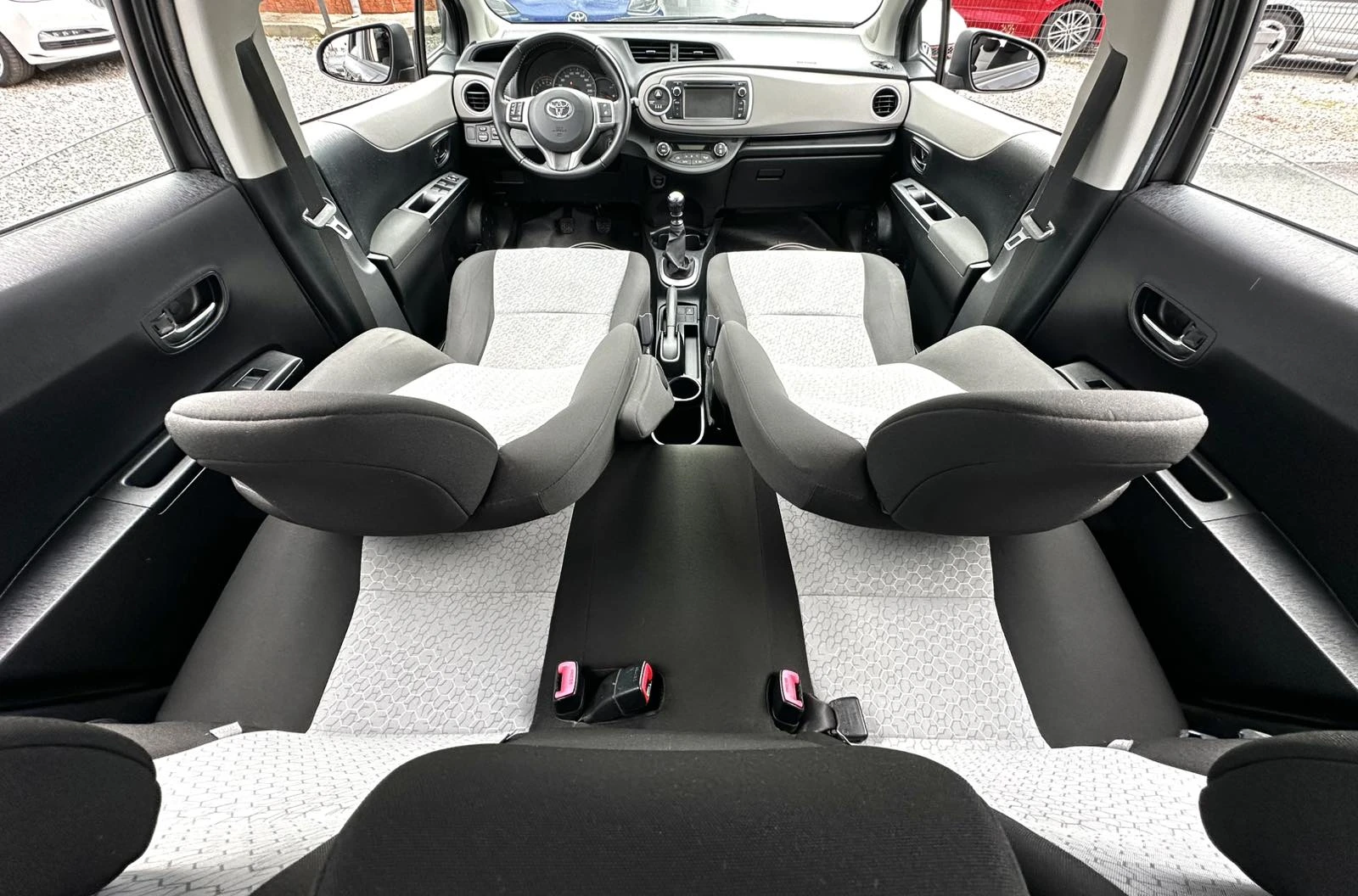 Toyota Yaris 1.3i 99HP NAVI CAMERA 108000KM - изображение 9