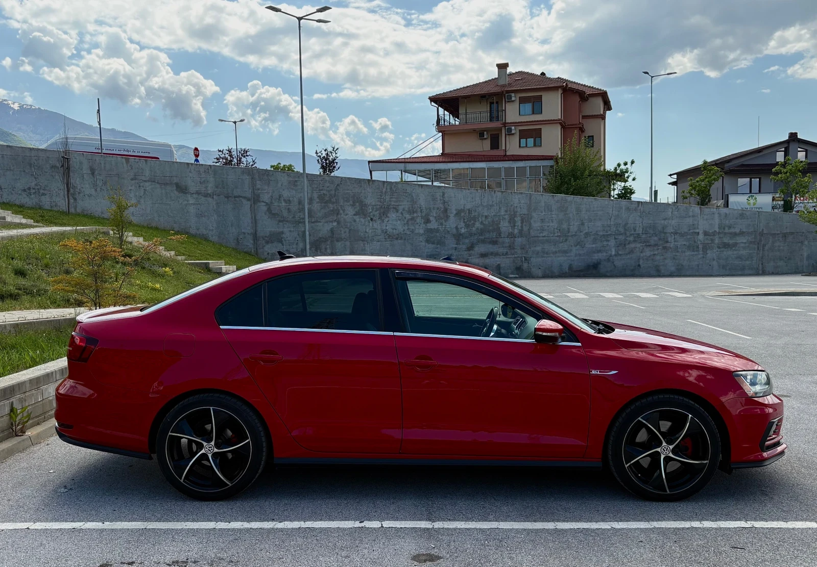 VW Jetta GLI Facelift 2.0 TSI DSG FULL 100ХКМ Шибедах TOP, снимка 5 - Автомобили и джипове - 54372786