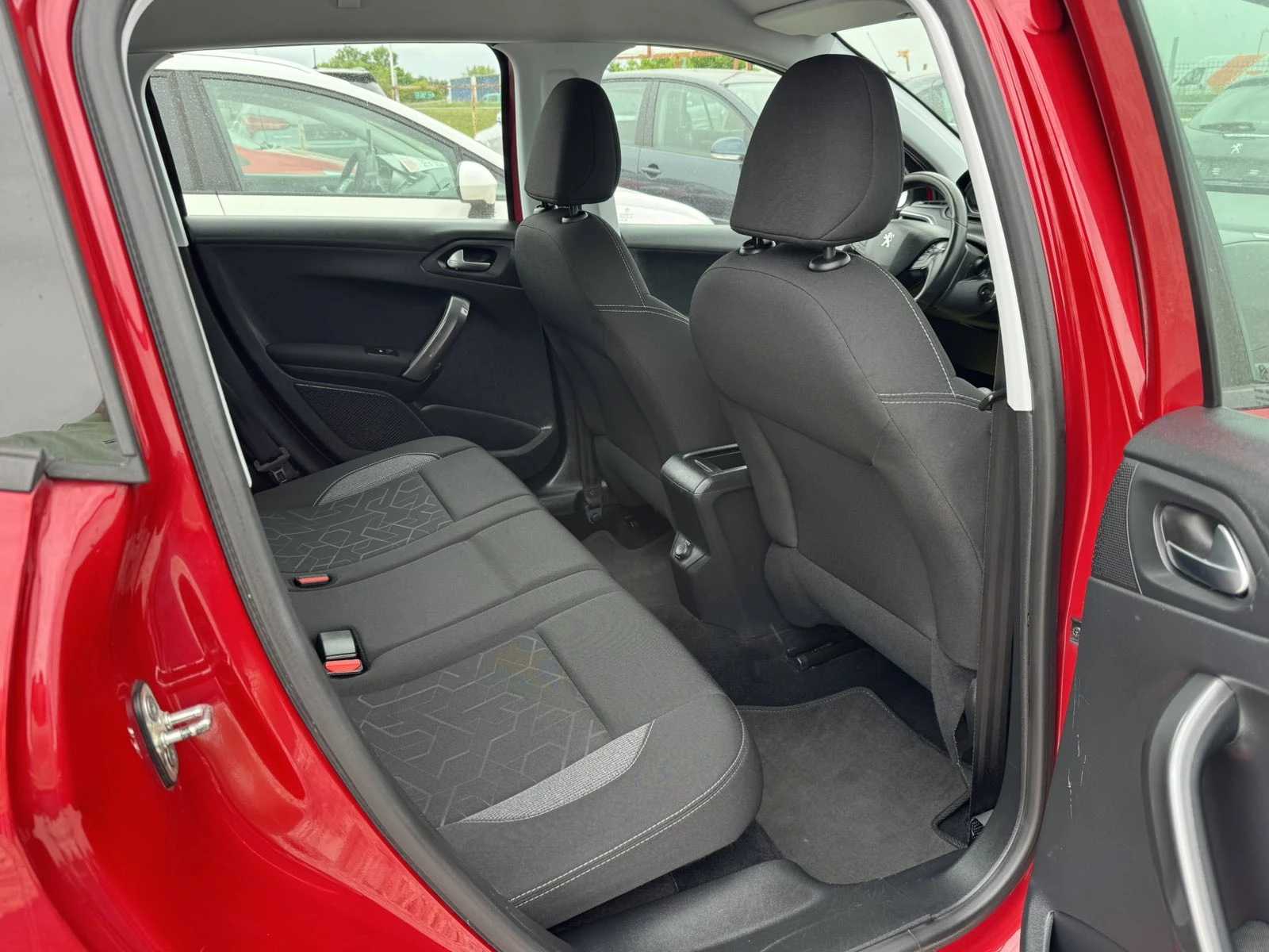 Peugeot 2008 1.2i GAZ, снимка 13 - Автомобили и джипове - 54440294