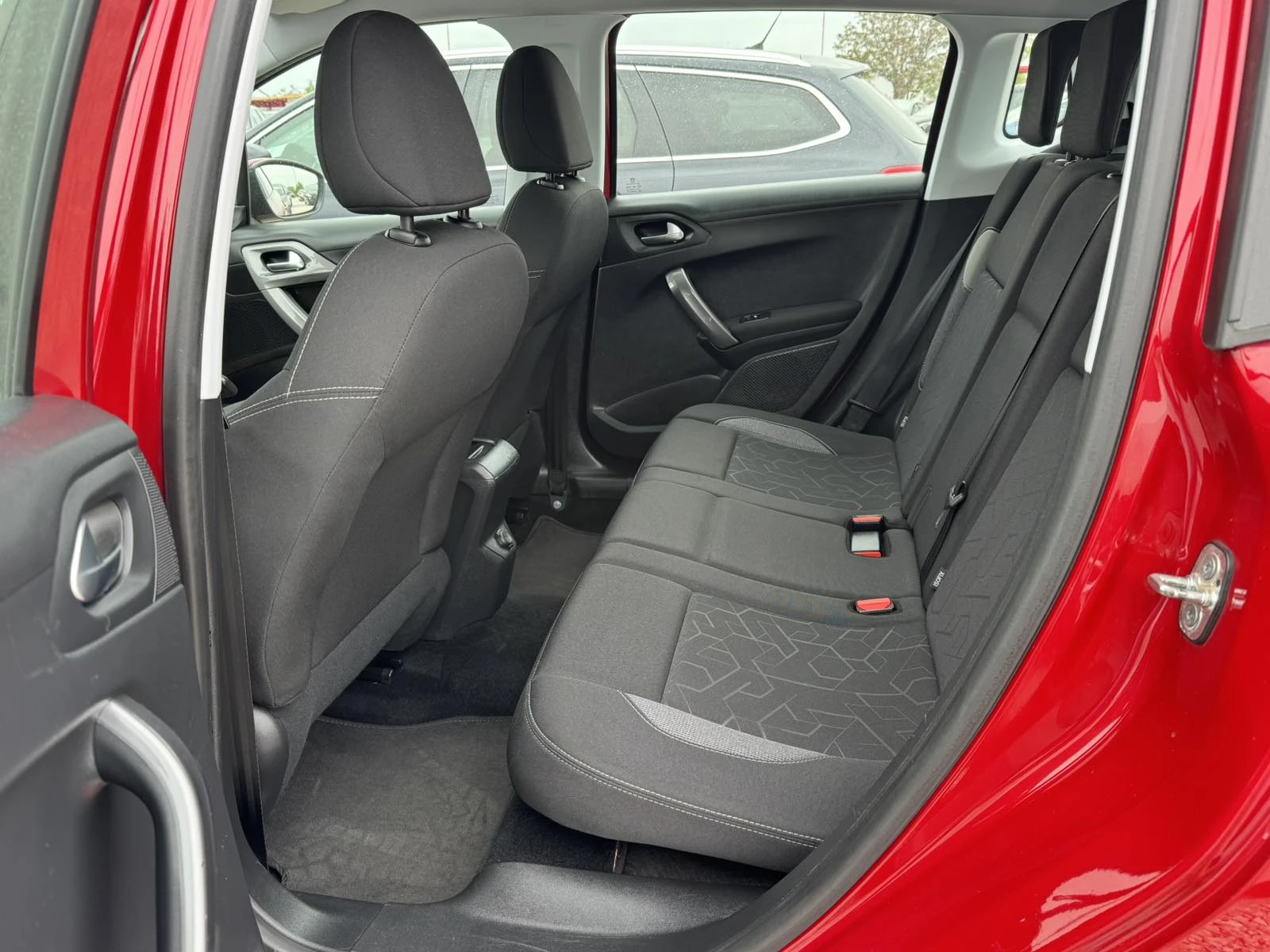Peugeot 2008 1.2i GAZ, снимка 8 - Автомобили и джипове - 54440294