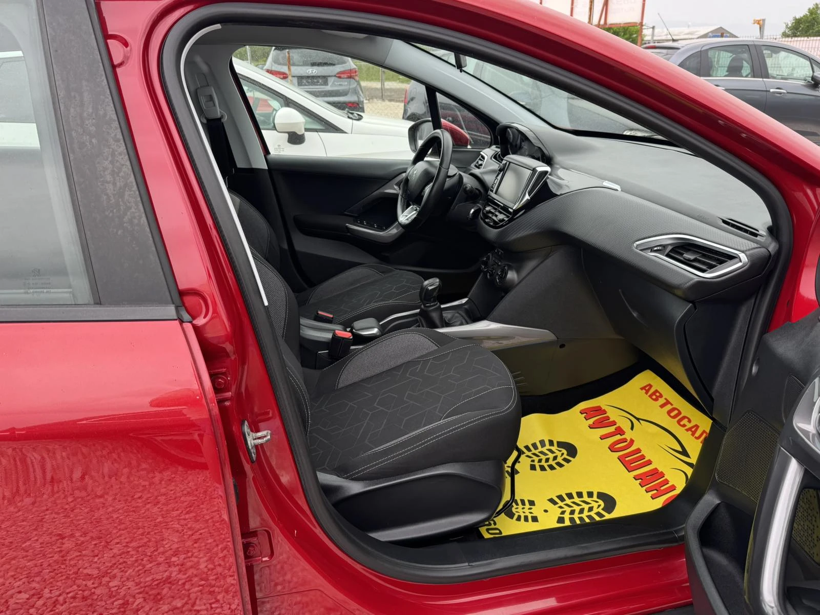 Peugeot 2008 1.2i GAZ, снимка 14 - Автомобили и джипове - 54440294