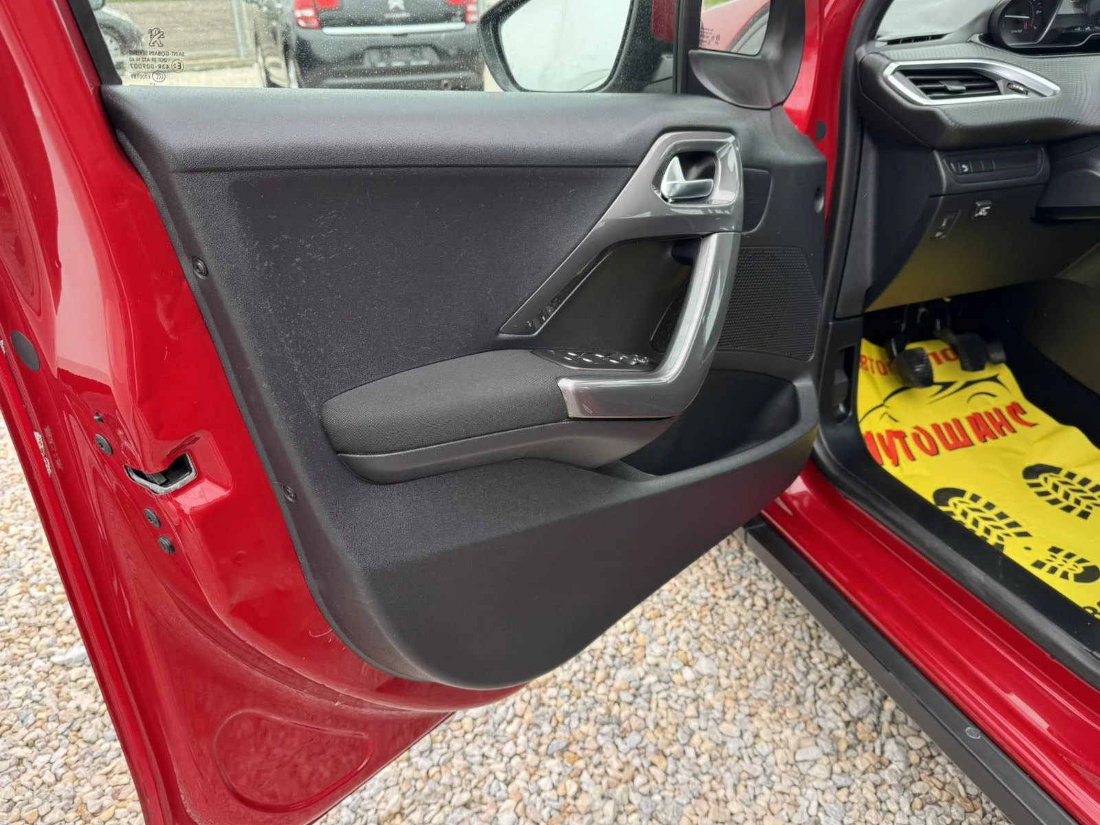 Peugeot 2008 1.2i GAZ, снимка 11 - Автомобили и джипове - 54440294
