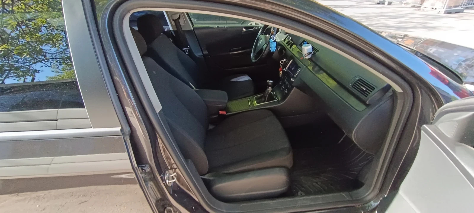 VW Passat 1.9 TDI, снимка 9 - Автомобили и джипове - 54442763